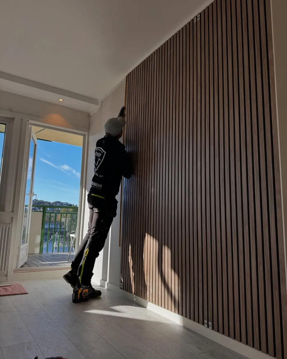 Spileveggen nesten ferdig