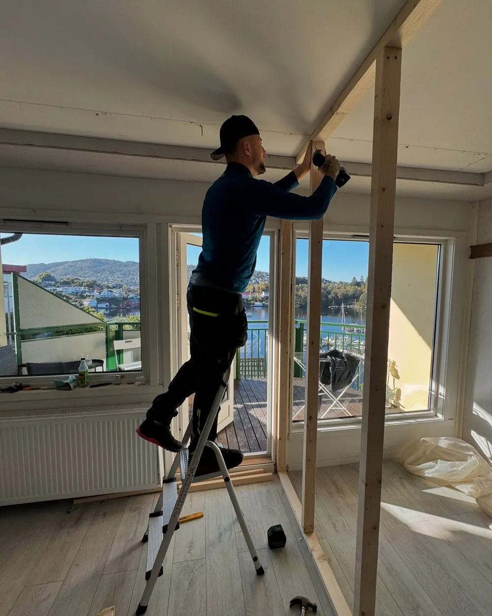 Freddi bygger ny vegg